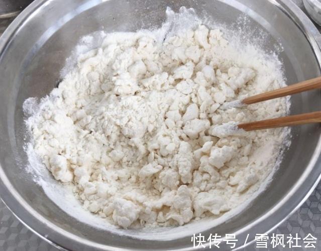 在家做手擀面不难，30年面点师傅教你2招，面条爽滑不易糊，好吃