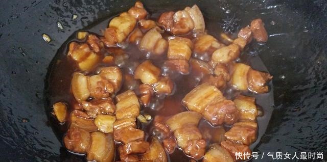  猪肉|焖猪肉的简单做法，这样做的猪肉又好吃又好看，很美味的家常菜