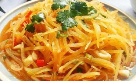 爽脆|做凉拌土豆丝,别着急焯水!多加这一步,土豆丝爽脆好吃不变黑