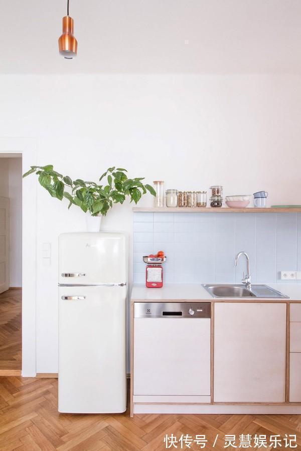 空间|这位90后小姐姐厉害了!到顶置物架做门洞设计,卧室用柜子当床