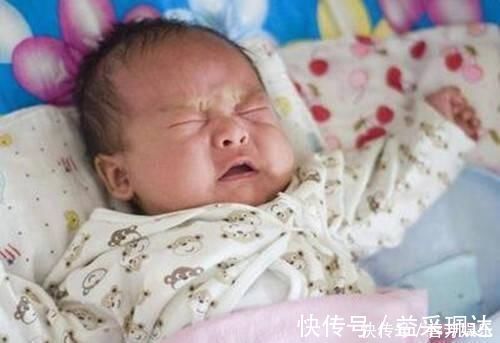 积食|劝告:1岁宝宝常喝“夜奶”,积食一个月今医院,宝妈别大意!