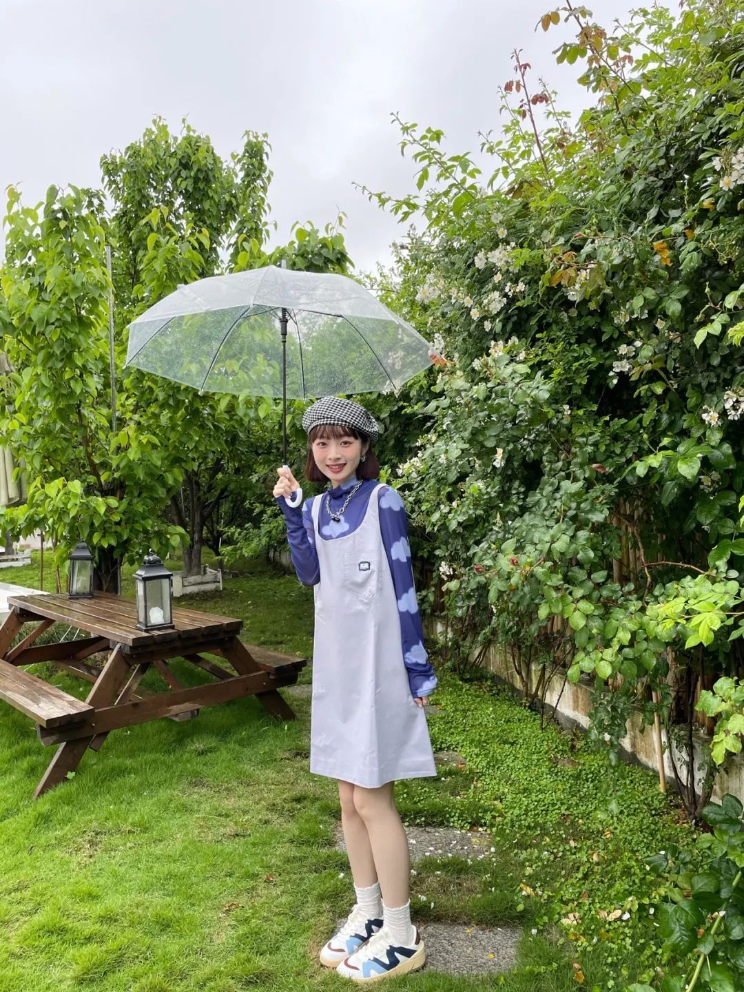 夏梦|忘了高跟鞋吧！小个子穿连衣裙配平底鞋，气质又好看