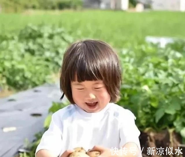 小m|人类幼崽有多可爱?这坑娃的妈给女儿拍了近千张“丑照”