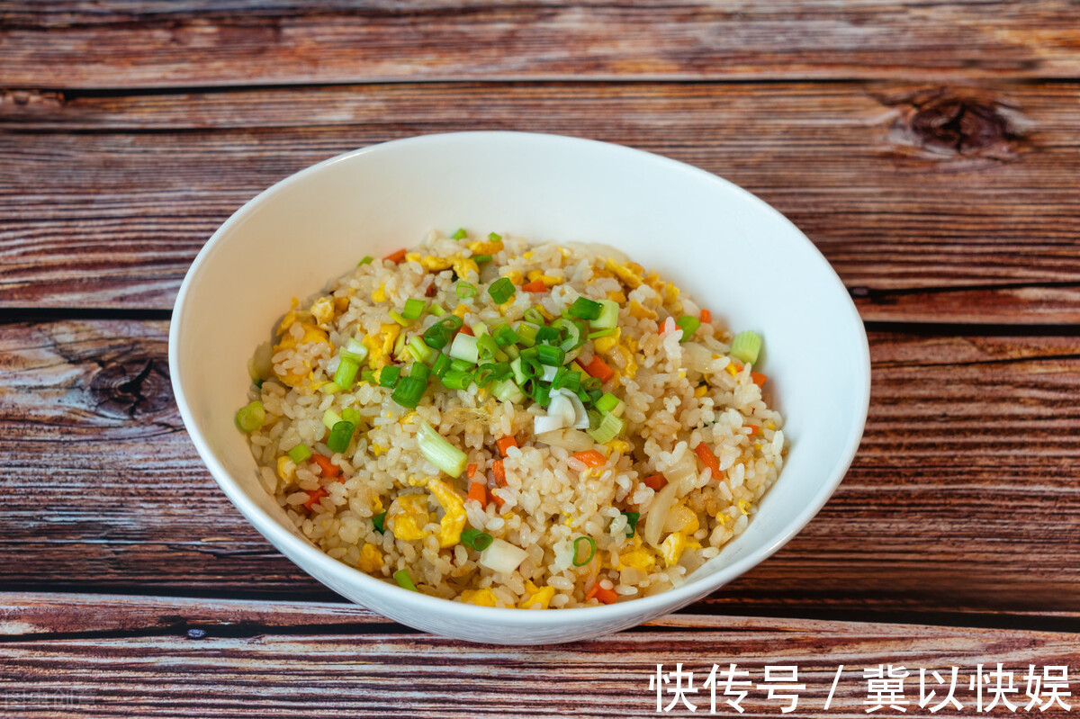 顺序|做蛋炒饭时,先炒米饭还是鸡蛋顺序很重要,做错了很难吃