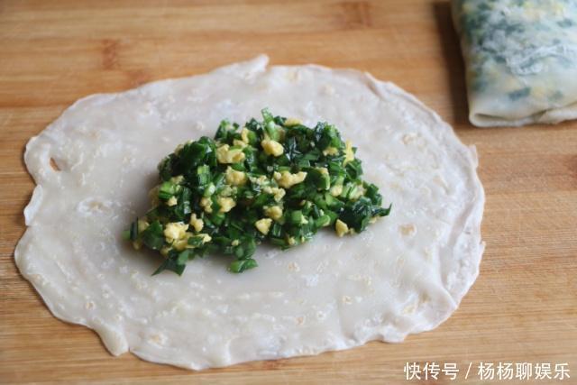 不发面不烫面,快手5分钟就能出锅的韭菜盒子,皮薄馅大不漏汁