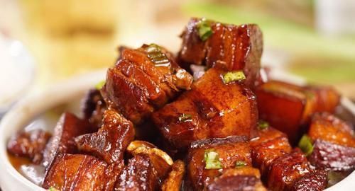 糖色|做红烧肉，别加酱油了，只要盐和糖，做出来色泽诱人，肥而不腻