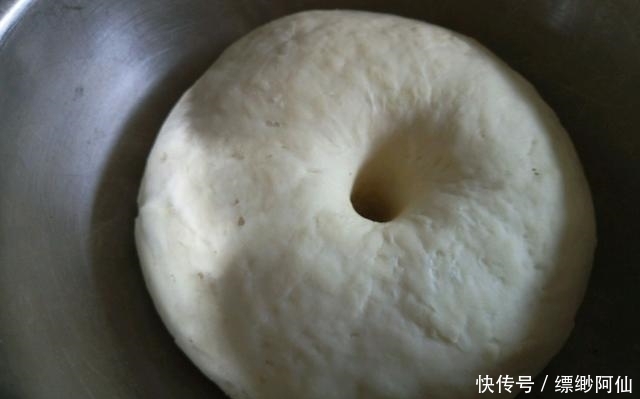老酵面发|发面时,只放酵母就大错特错,多加此2样,蒸出来馒头又香又暄软