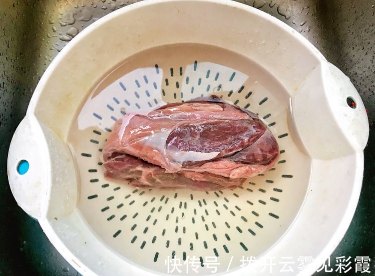 牛肉久炖不烂大厨教你1招,多加1勺,熟得快,软烂鲜香又入味