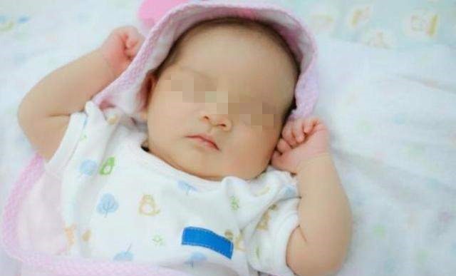 孩子|为什么孩子睡着后,会摆出“投降”的姿势?原因其实很简单