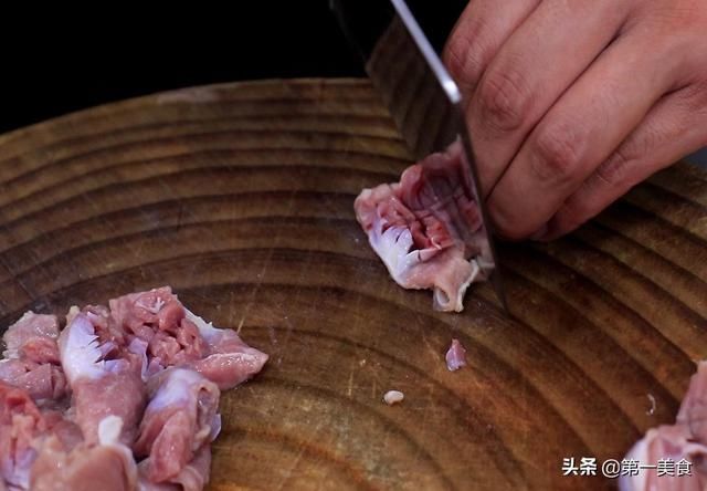 入味|酸辣鸡胗怎么做才脆嫩入味，学会这几个窍门，在家做出饭店的味道