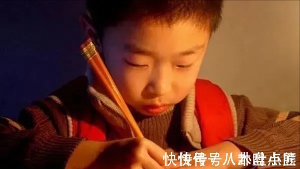 练字&高中女生“饺子字体”走红,圆圆滚滚十分可爱,阅卷老师赞赏有加