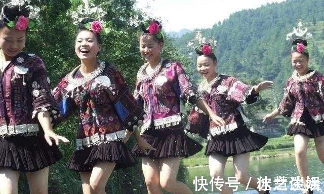 它被誉为“苗族短裙第一村”，女孩子都爱超短裙，长度仅16厘米
