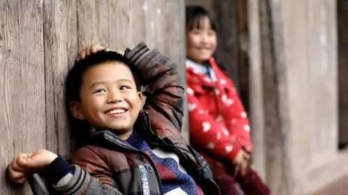 15年后《变形计》骂声一片，那些进城的农村孩子，后来怎样了？