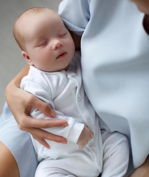 家长|七个月宝宝被哄成“脑瘫”,这些常见的哄娃方式,家长不要再做了