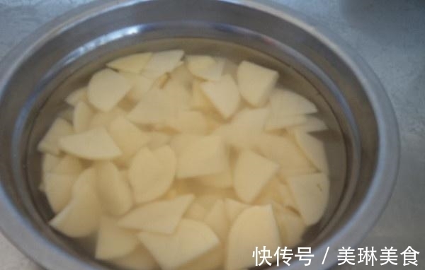 五花肉|它被称“天然泻药”，和土豆一起吃，隔天排便，常吃体重悄悄降