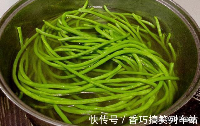 虫眼|夏天，晒些豇豆干存起来，教您正确做法，久放不发霉，放到冬天吃