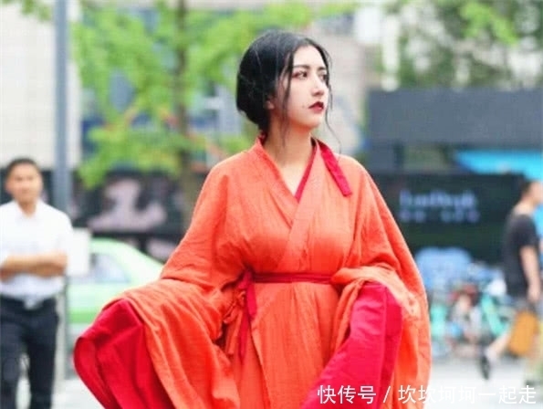 平常|日本人穿和服上街很平常,为啥我们穿汉服上街就很另类呢?