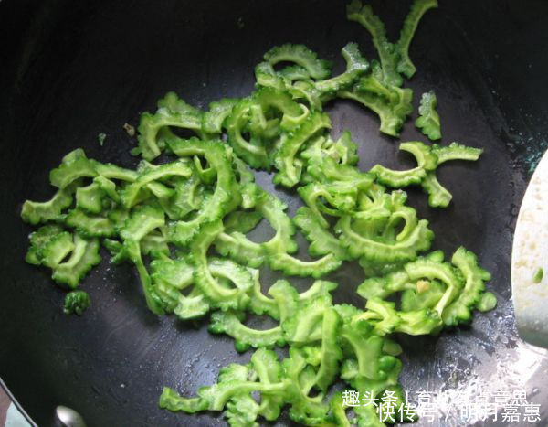  它称“泻药菜”，6成人嫌它苦，排出毒素，抚平小肚子，越吃越瘦