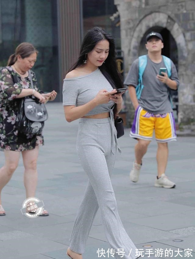 曼妙 慵懒随意的瑜伽裤穿搭展现纯粹的美感，让身材曼妙多姿，清凉舒爽！
