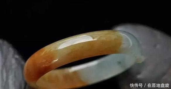 美女执意20万买下的翡翠原石,切开后气的发抖,最后成品完美逆袭!