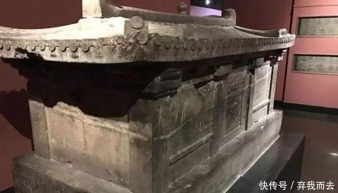  挖开|挖开一座千年古墓, 棺材上只写了4个字, 让人背脊发凉!