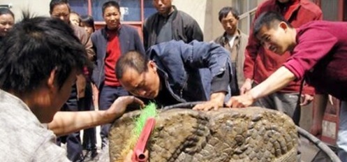 西藏意外发现一石碑,内容让人兴奋,专家:原来此人真的存在