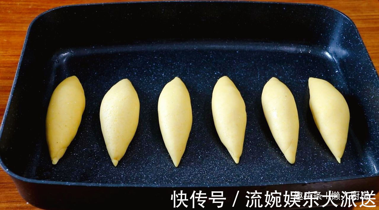 不用蒸，不用烤，教你做玉米面棒棒馍，皮松软可口，底焦黄酥脆