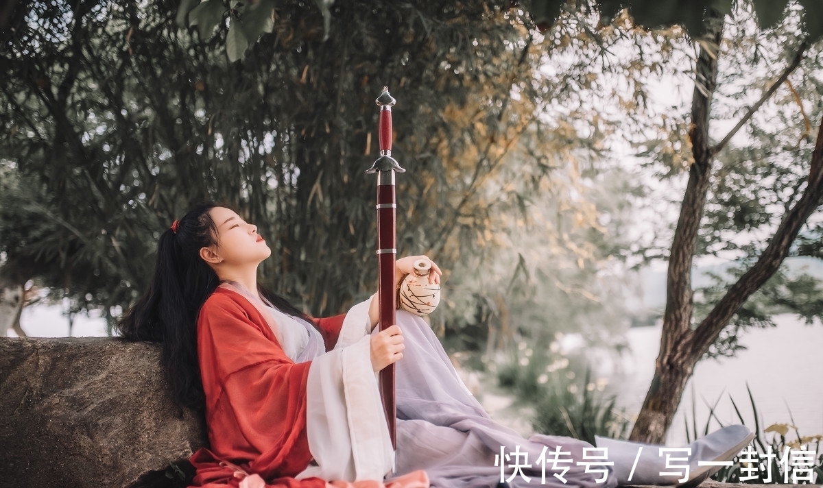 王和尚$秋到深处美如诗,33首诗词细读惊艳,句句都饱含深情,当代有好诗