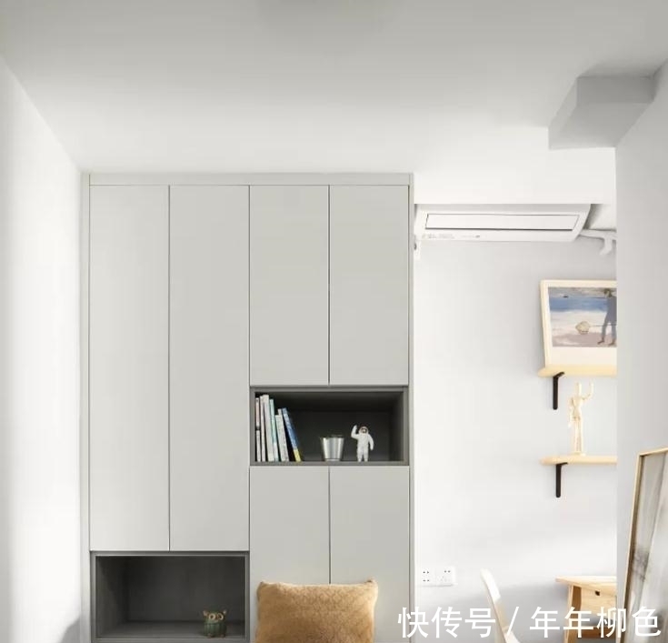 全屋|小户型别再瞎装！如今流行“不买”餐桌，隔墙改玻璃隔断，太实用