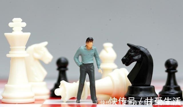 宽容|李嘉诚办公室这副对联,悬挂了数十年,说尽千古人生,建议一读