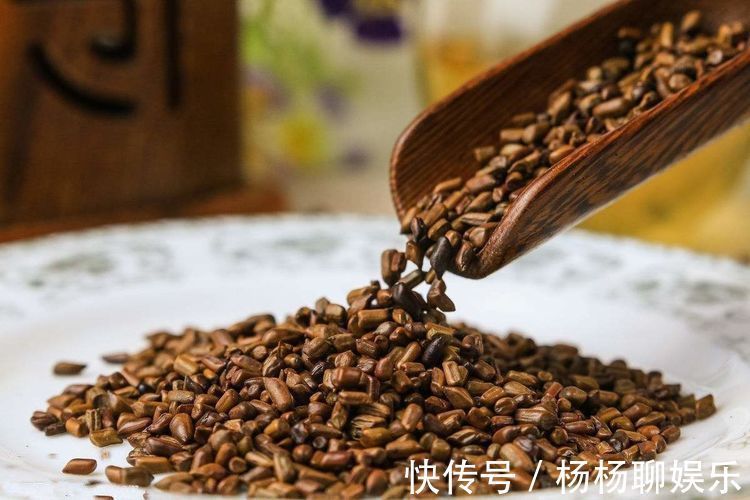 养肝明目|眼睛不好,3种药材煮水5分钟,养肝明目,80岁眼睛都不会花