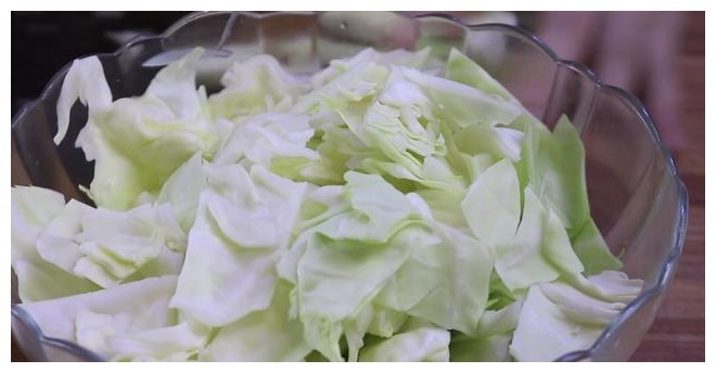 吃了30年的包菜,这做法第一次见,一大盘上桌不够吃,超过瘾