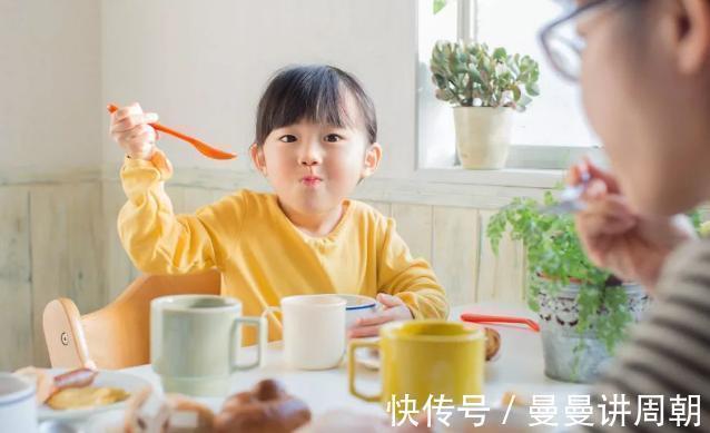 佩佩|中国式“糊弄”早餐在盛行,很多孩子每天都在吃,家长却毫无察觉