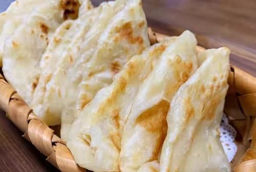 面点师|怎样烙饼才能不硬？关键在于和面，面点师教你1招，凉了也不硬