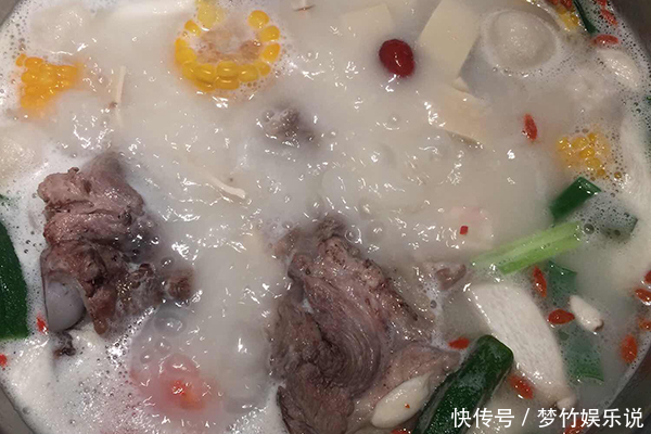 羊肉|年纪大了,骨头容易变脆,专家建议:除了牛奶,也可常吃4物