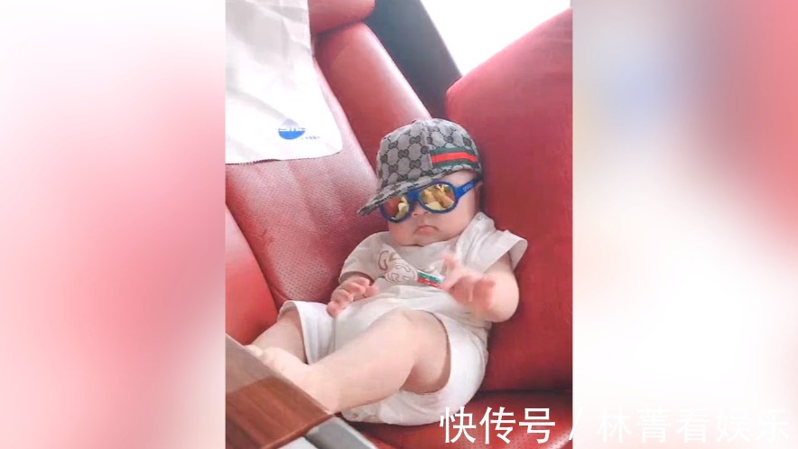 可爱|坐高铁偶遇一个超酷的萌娃,样子太可爱了,就是高铁上最亮的仔