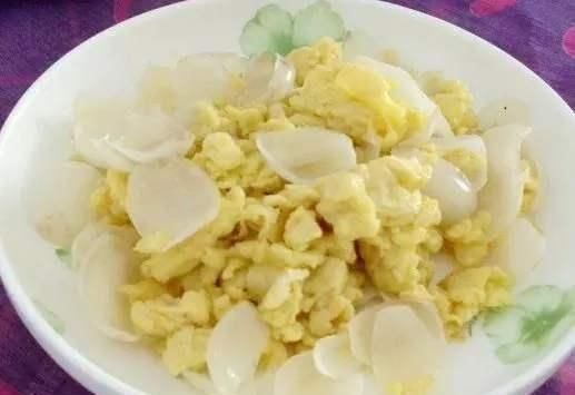 百合|失眠最怕这道菜,每天炒一盘,简单易学,养心安神,一觉睡到大天亮