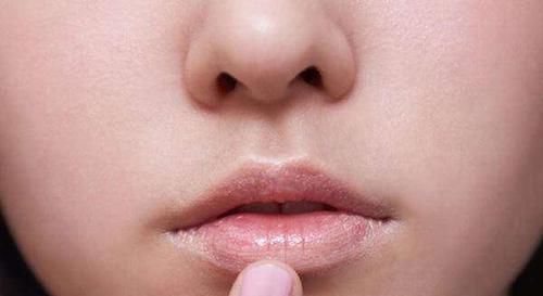 哑光系|女生这种唇形,被男生称为“撩汉唇”看一眼就觉得心潮澎湃