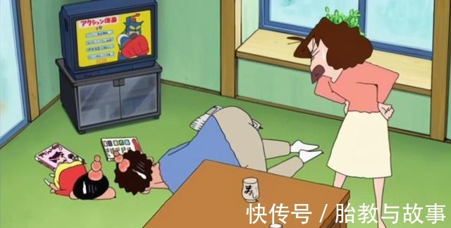 高领衫|《蜡笔小新》原来是部时尚剧，妈妈美伢的主妇穿搭，比你时髦多了！