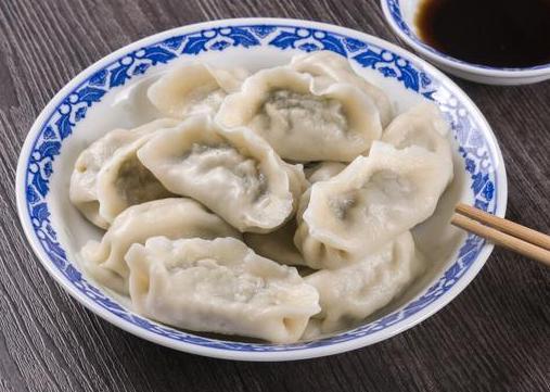 用萝卜包饺子,需要焯水吗饺子馆大妈教你做法,实在太香了