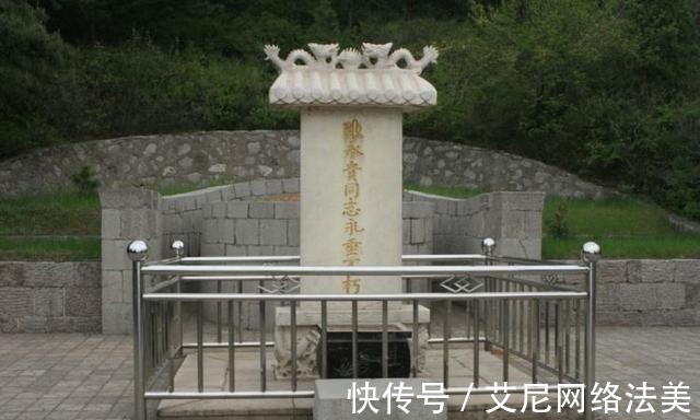 郭沫若!饱受争议的郭沫若死后葬在哪?都以为在八宝山,实际上却在山沟里