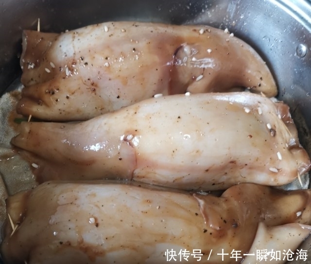 鱿鱼黑豆糯米饭,鱿鱼控的最爱,吃起来超满足