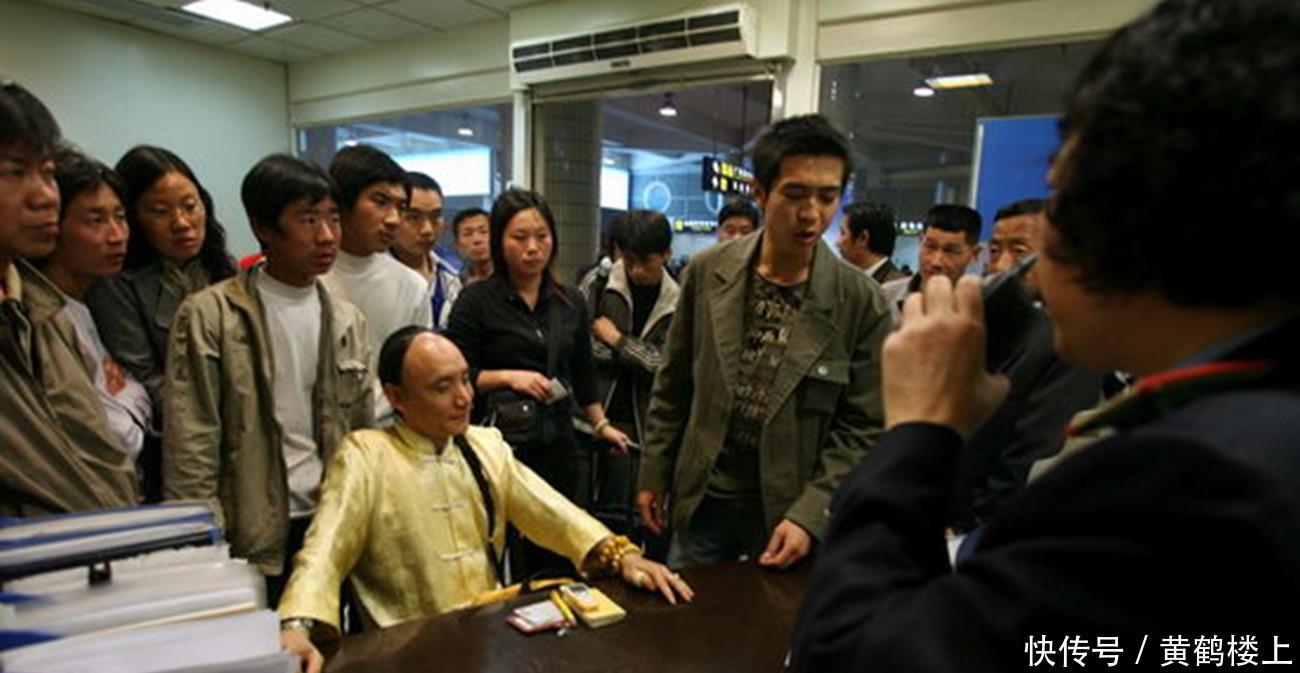 自称|自称清朝皇室后裔，穿黄色衣服留长辫，曾狂言你们不过是奴隶！