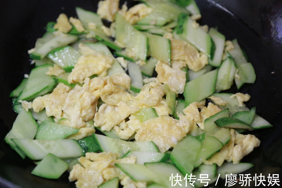 抢手菜|清爽解腻的黄瓜炒鸡蛋，做法简单，10分钟就搞定，开胃又下饭
