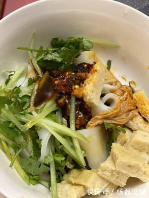 婆婆做了30年的凉皮,配方和比例全告诉你,不破不碎,爽滑又筋道