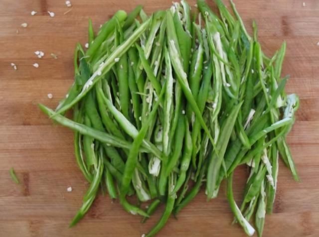 炒肉时加淀粉是大错!换成这2样,牢记3技巧,嫩滑入味,不粘锅