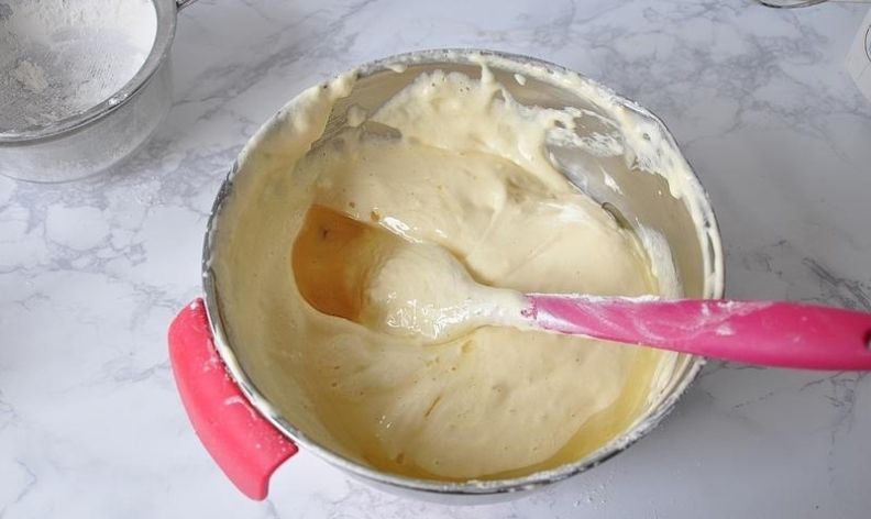 四个鸡蛋一碗面粉,做出妈妈爱吃的蜂蜜蛋糕,的确是小时候的味道