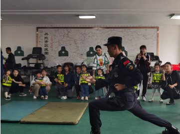 民警|萌娃进警营 体验零距离