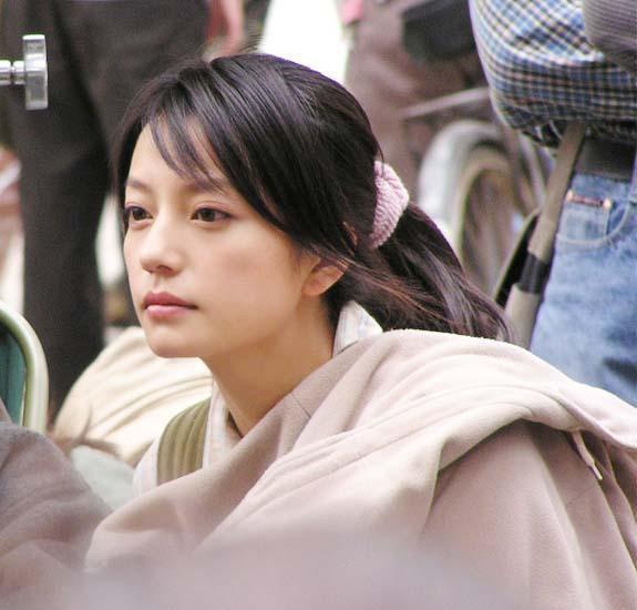 赵薇|脸上有3个特点,说明你是“苹果系”女生,又硬又脆的甜美感