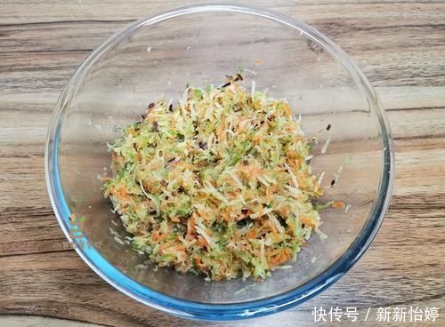 无论烙什么饼,和面时多加一种料,烙出的饼酥脆松软,凉了也不硬